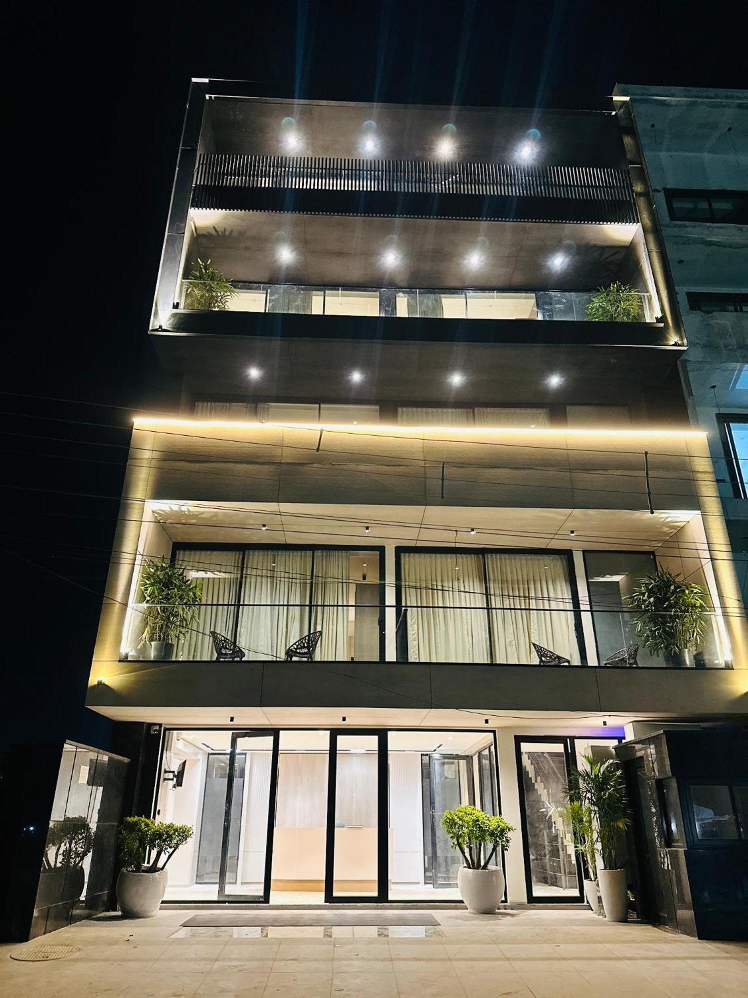 The Lodgers 2 Bhk Serviced Apartment Near Artemis Hospital Sector 57 Gurgaon - Nearest Metro Station Sector 54 Chowk Kültér fotó