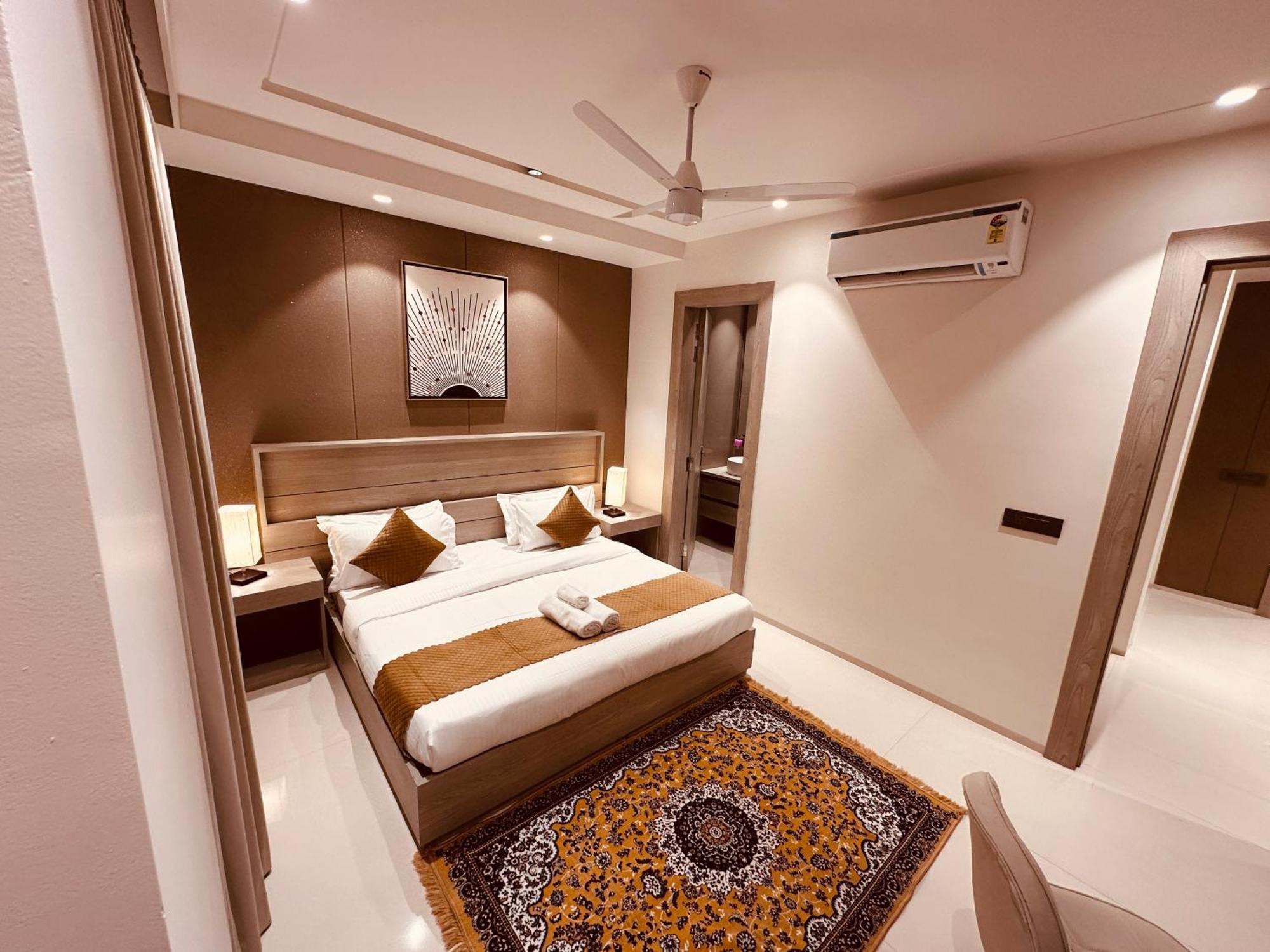 The Lodgers 2 Bhk Serviced Apartment Near Artemis Hospital Sector 57 Gurgaon - Nearest Metro Station Sector 54 Chowk Kültér fotó