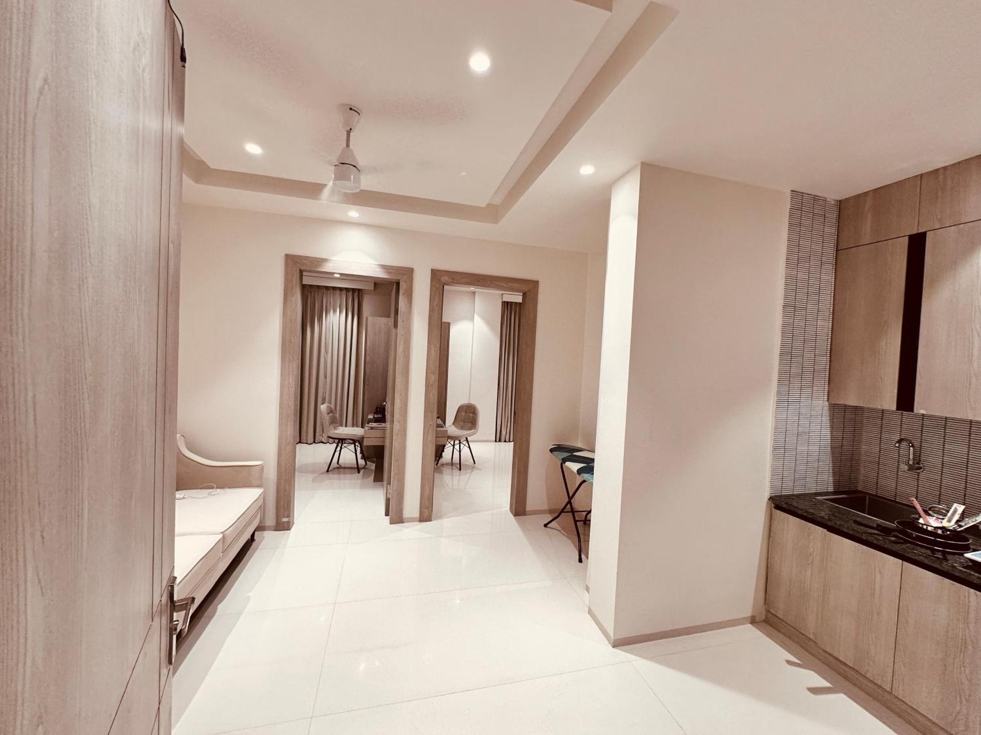 The Lodgers 2 Bhk Serviced Apartment Near Artemis Hospital Sector 57 Gurgaon - Nearest Metro Station Sector 54 Chowk Kültér fotó