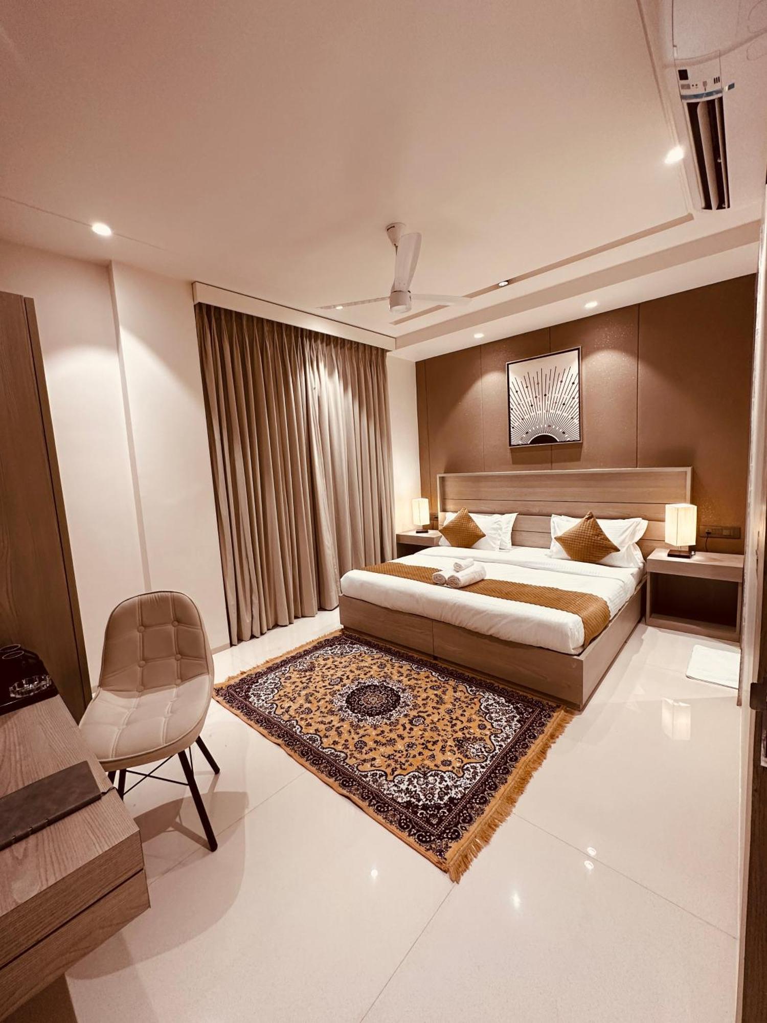 The Lodgers 2 Bhk Serviced Apartment Near Artemis Hospital Sector 57 Gurgaon - Nearest Metro Station Sector 54 Chowk Kültér fotó