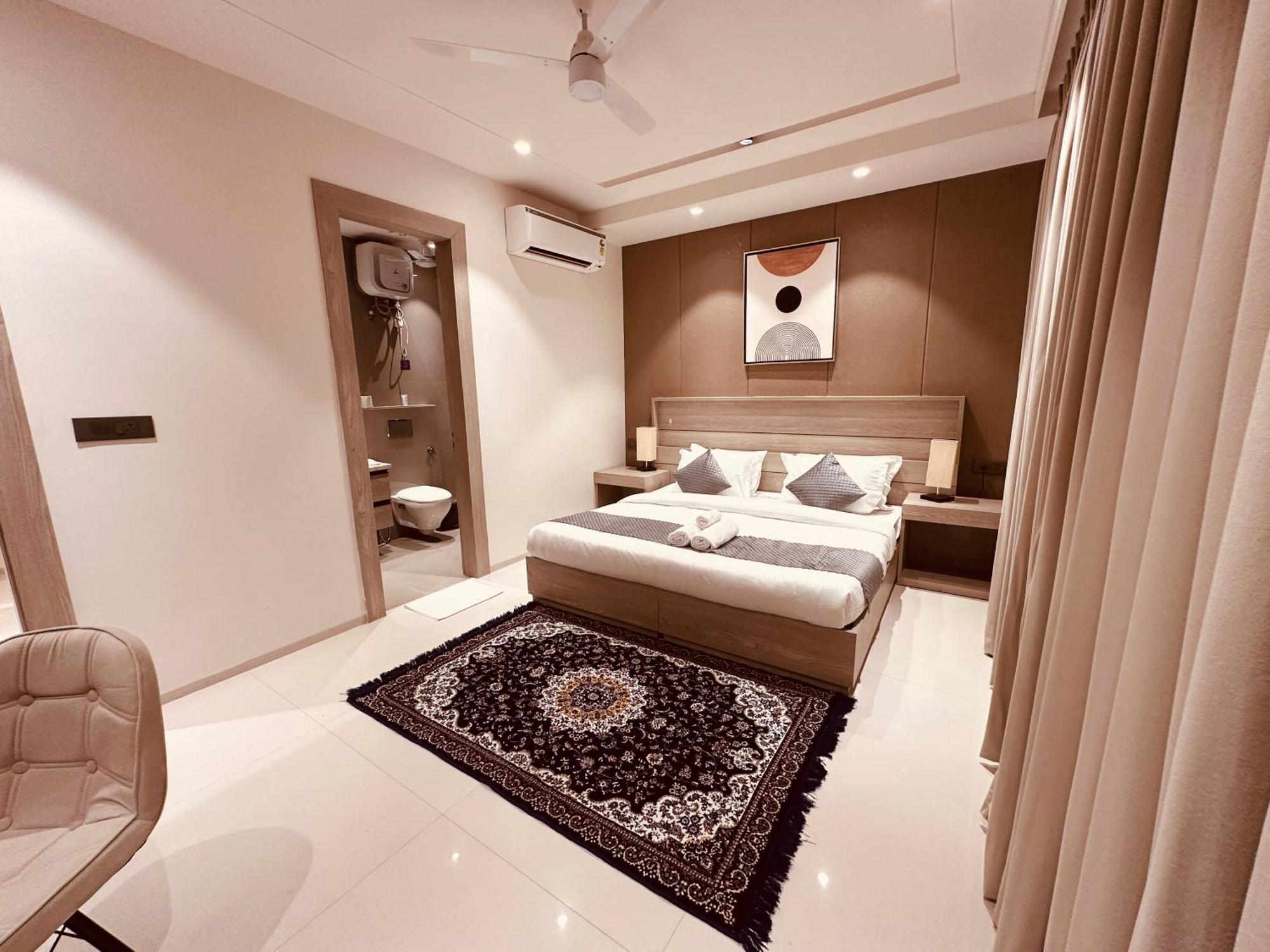 The Lodgers 2 Bhk Serviced Apartment Near Artemis Hospital Sector 57 Gurgaon - Nearest Metro Station Sector 54 Chowk Kültér fotó